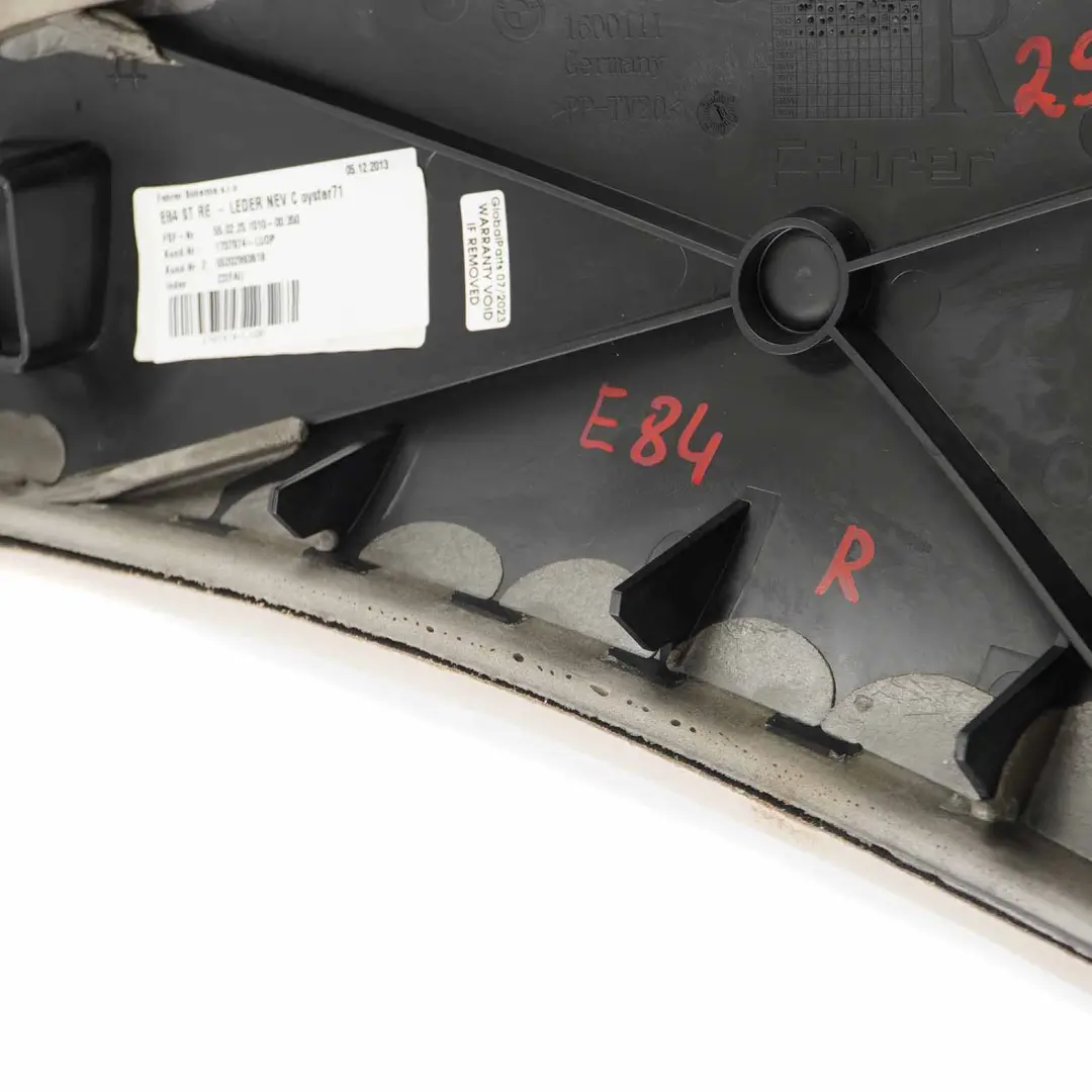 Schienale Sedile Posteriore Destro Finitura Laterale Pelle Oyster per BMW X1 E84 con numero di parte 2993618 BMW X1 E84 Schienale Sedile Posteriore Destro Finitura Laterale Pelle Oyster - SKU 2993618 - Numero di parte 2993618