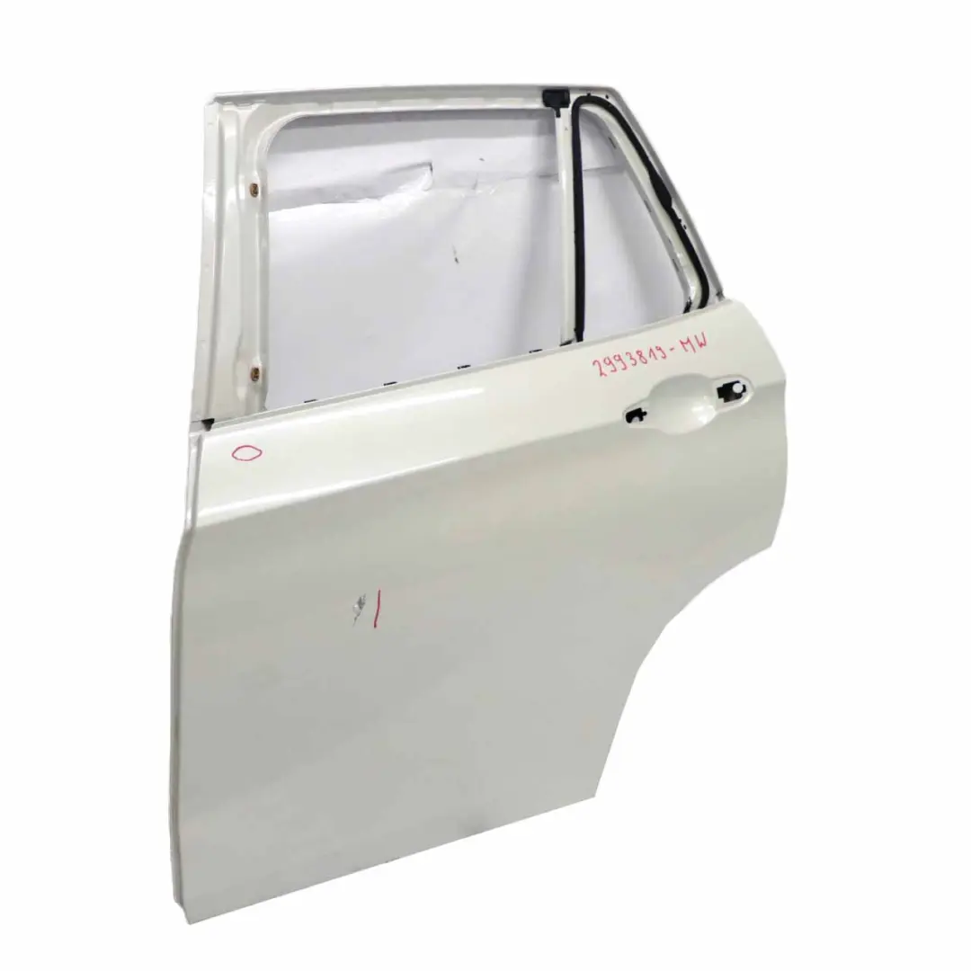 Porta posteriore sinistra Mineralweiss Mineral White Metallic - A96 per BMW X1 E84 con numero di parte 2993819 BMW X1 E84 Porta posteriore sinistra Mineralweiss Mineral White Metallic - A96 - SKU 2993819-MW - Numero di parte 2993819