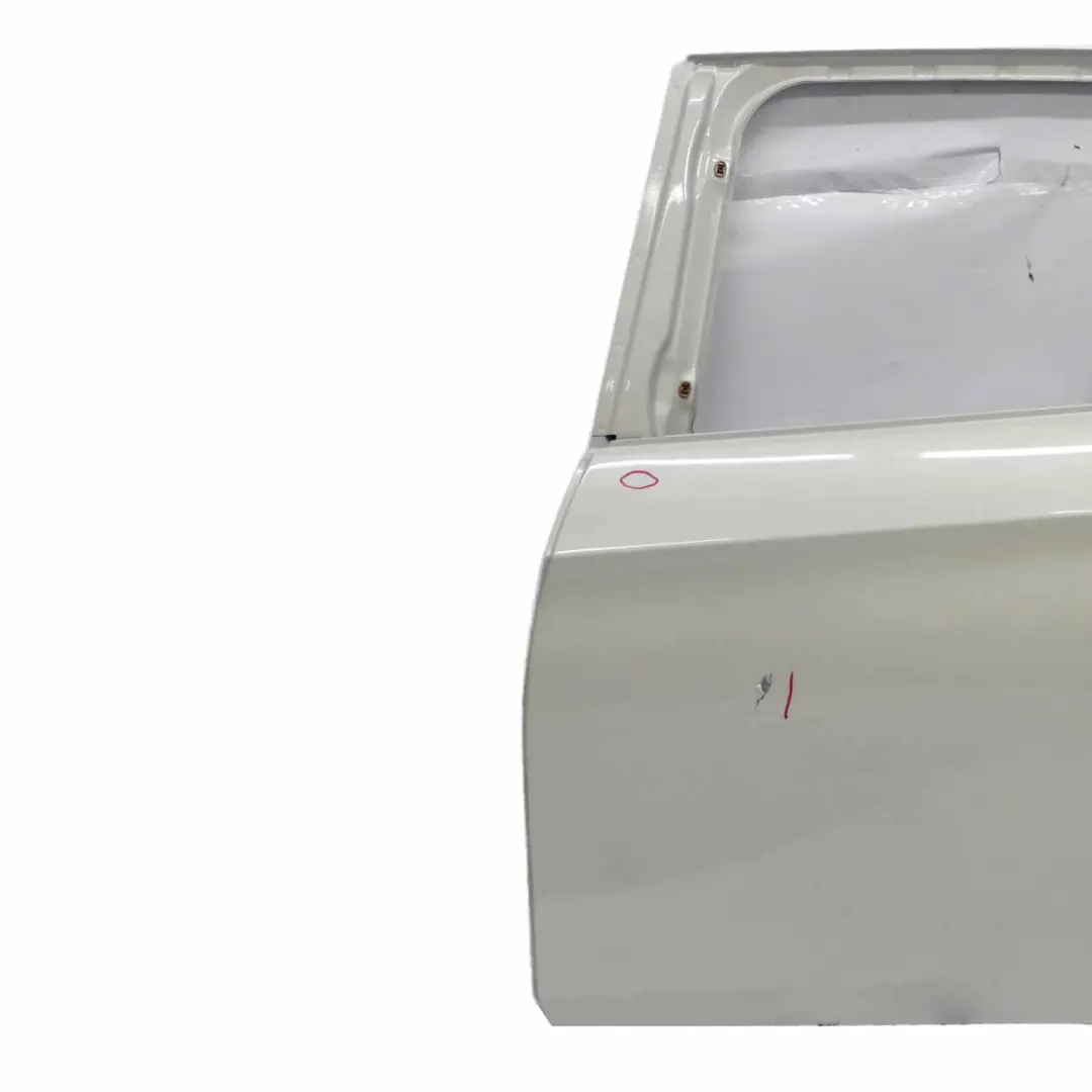 Porta posteriore sinistra Mineralweiss Mineral White Metallic - A96 per BMW X1 E84 con numero di parte 2993819 BMW X1 E84 Porta posteriore sinistra Mineralweiss Mineral White Metallic - A96 - SKU 2993819-MW - Numero di parte 2993819