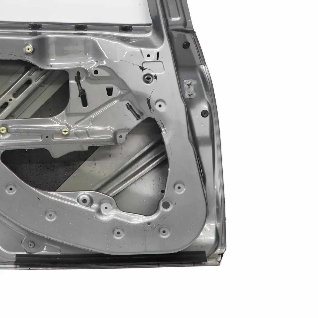 Puerta Trasera Izquierda Spacegrau Gris Espacial Metalizado - A52 para BMW X1 E84 con número de pieza 2993819 BMW X1 E84 Puerta Trasera Izquierda Spacegrau Gris Espacial Metalizado - A52 - SKU 2993819-SCG - Número de pieza 2993819