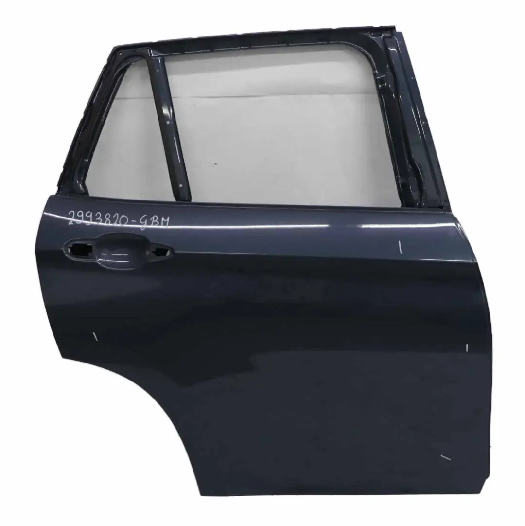 Porta posteriore destra Graphitblau Graphite Blue Metallic - B07 per BMW X1 E84 con numero di parte 2993820 BMW X1 E84 Porta posteriore destra Graphitblau Graphite Blue Metallic - B07 - SKU 2993820-GBM - Numero di parte 2993820