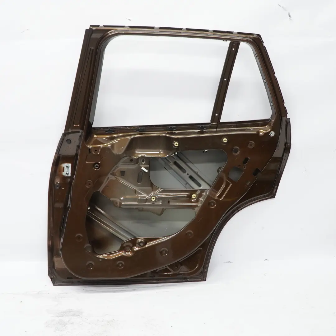 Drzwi Prawe Tylne Marrakesh Brown - B09 do BMW X1 E84 o numerze 2993820 BMW X1 E84 Drzwi Prawe Tylne Marrakesh Brown - B09 - SKU 2993820-MBR - Numer Części 2993820