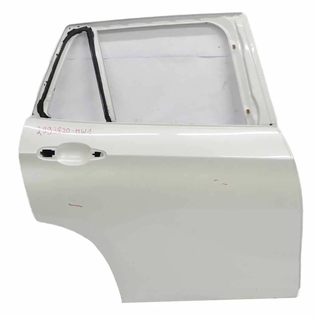 Puerta Trasera Derecha Mineralweiss Blanco Mineral Metalizado - A96 para BMW X1 E84 con número de pieza 2993820 BMW X1 E84 Puerta Trasera Derecha Mineralweiss Blanco Mineral Metalizado - A96 - SKU 2993820-MW1 - Número de pieza 2993820