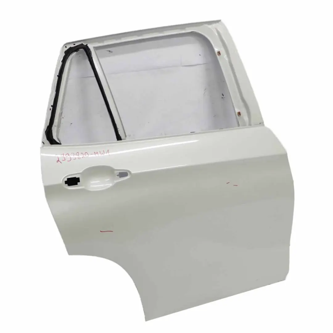 Puerta Trasera Derecha Mineralweiss Blanco Mineral Metalizado - A96 para BMW X1 E84 con número de pieza 2993820 BMW X1 E84 Puerta Trasera Derecha Mineralweiss Blanco Mineral Metalizado - A96 - SKU 2993820-MW1 - Número de pieza 2993820