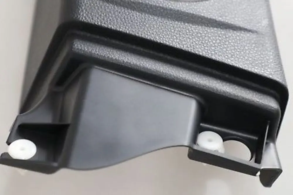 Słup B Lewa Osłona Czarny 2996103 do BMW E82 o numerze 8046488 BMW E82 Słup B Lewa Osłona Czarny 2996103 - SKU 2996103-1 - Numer Części 8046488