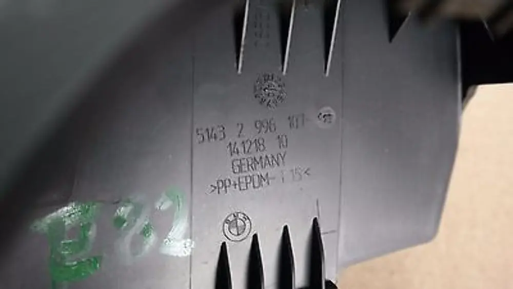 Couverture Gurtaustritt a Gauche Anthracite pour BMW 1 E82 à propos du numéro de pièce 2996361 BMW 1 E82 Couverture Gurtaustritt a Gauche Anthracite - SKU 2996107 - Numéro de pièce 2996361