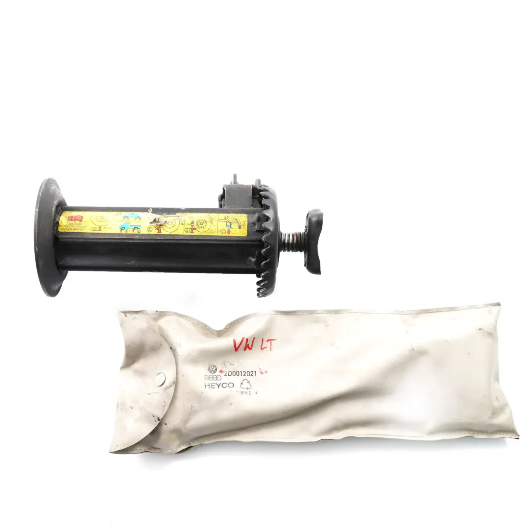 Kit d'outils de service Sacoche Cric Clé à molette pour Mercedes Sprinter VW LT 35 à propos du numéro de pièce 2D0012021 Mercedes Sprinter VW LT 35 Kit d'outils de service Sacoche Cric Clé à molette - SKU 2D0012021 - Numéro de pièce 2D0012021