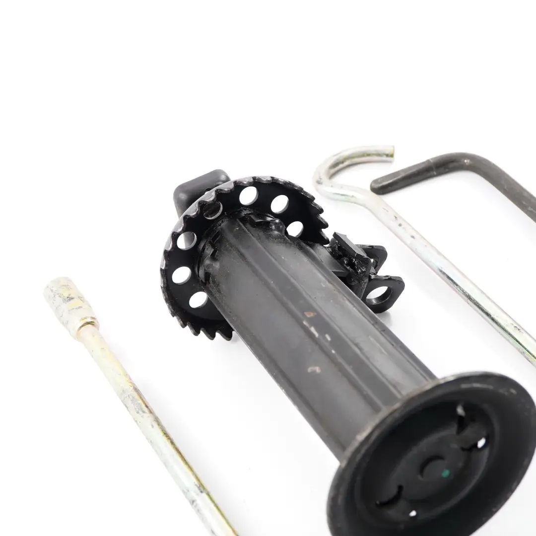 Kit d'outils de service Sacoche Cric Clé à molette pour Mercedes Sprinter VW LT 35 à propos du numéro de pièce 2D0012021 Mercedes Sprinter VW LT 35 Kit d'outils de service Sacoche Cric Clé à molette - SKU 2D0012021 - Numéro de pièce 2D0012021