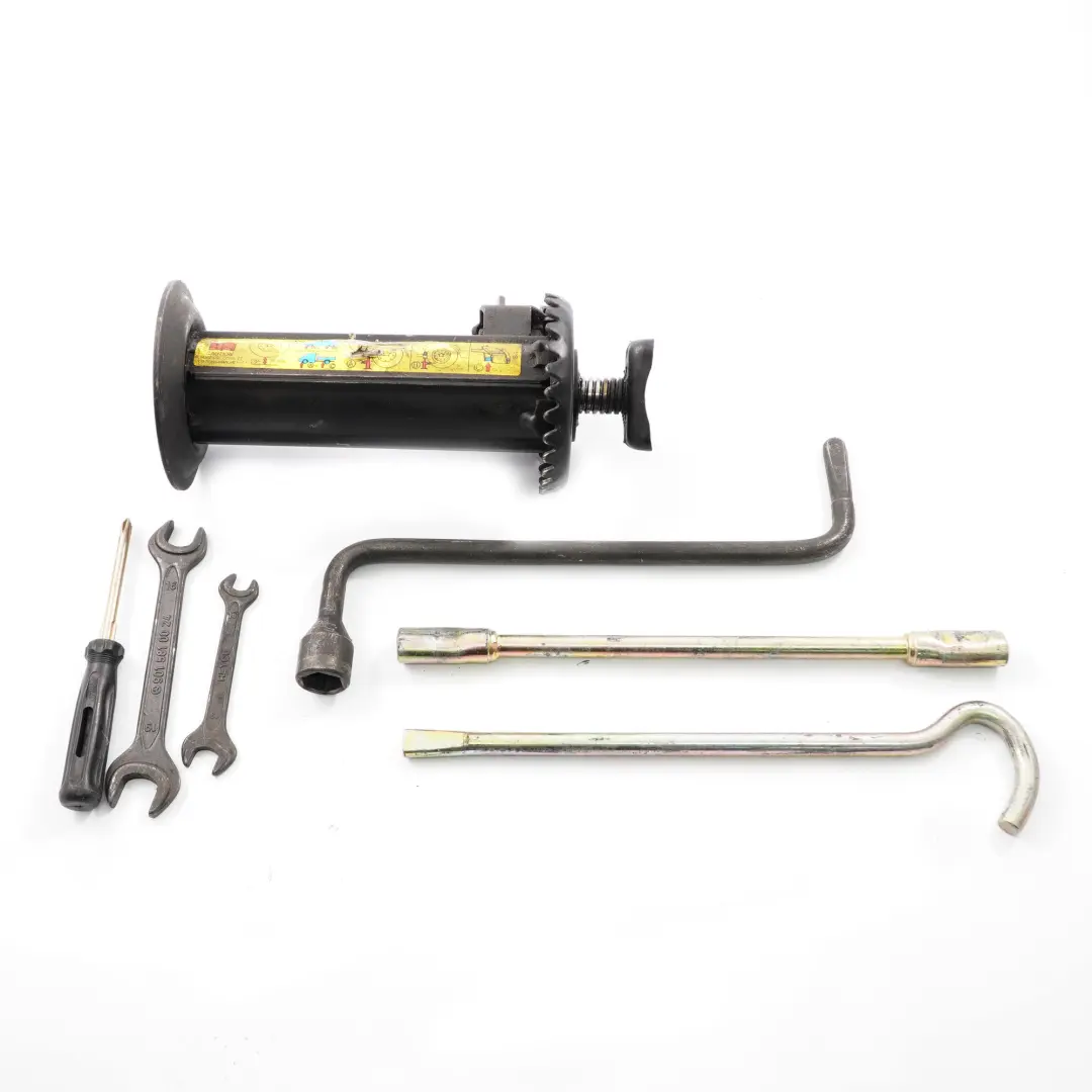 Kit d'outils de service Sacoche Cric Clé à molette pour Mercedes Sprinter VW LT 35 à propos du numéro de pièce 2D0012021 Mercedes Sprinter VW LT 35 Kit d'outils de service Sacoche Cric Clé à molette - SKU 2D0012021 - Numéro de pièce 2D0012021
