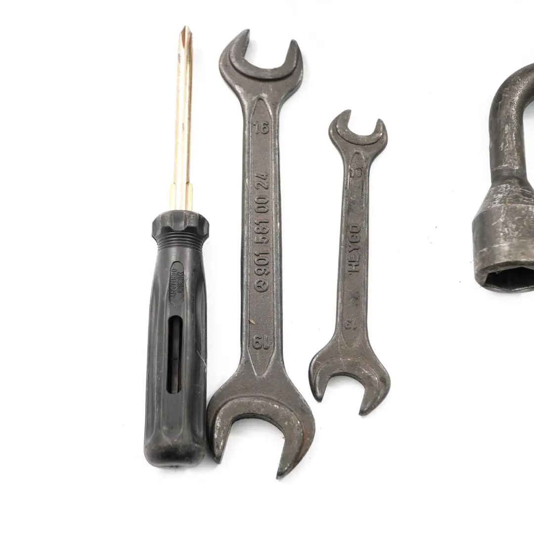 Kit di attrezzi di Borsa Jack Chiavi a forchetta per Mercedes Sprinter VW LT 35 con numero di parte 2D0012021 Mercedes Sprinter VW LT 35 Kit di attrezzi di Borsa Jack Chiavi a forchetta - SKU 2D0012021 - Numero di parte 2D0012021