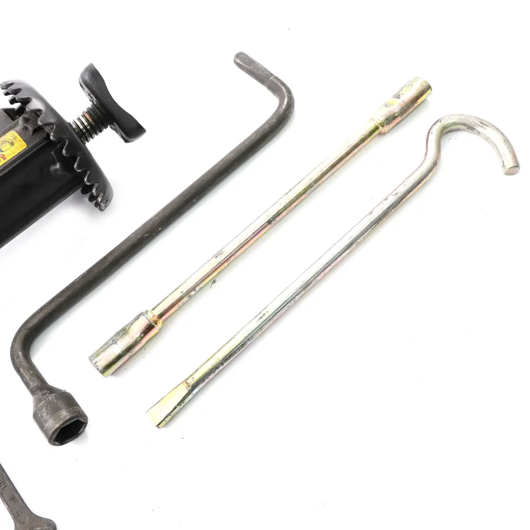 Kit di attrezzi di Borsa Jack Chiavi a forchetta per Mercedes Sprinter VW LT 35 con numero di parte 2D0012021 Mercedes Sprinter VW LT 35 Kit di attrezzi di Borsa Jack Chiavi a forchetta - SKU 2D0012021 - Numero di parte 2D0012021