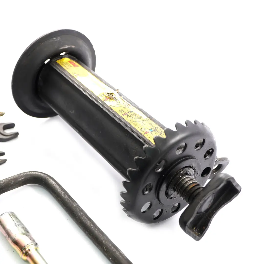 Kit di attrezzi di Borsa Jack Chiavi a forchetta per Mercedes Sprinter VW LT 35 con numero di parte 2D0012021 Mercedes Sprinter VW LT 35 Kit di attrezzi di Borsa Jack Chiavi a forchetta - SKU 2D0012021 - Numero di parte 2D0012021