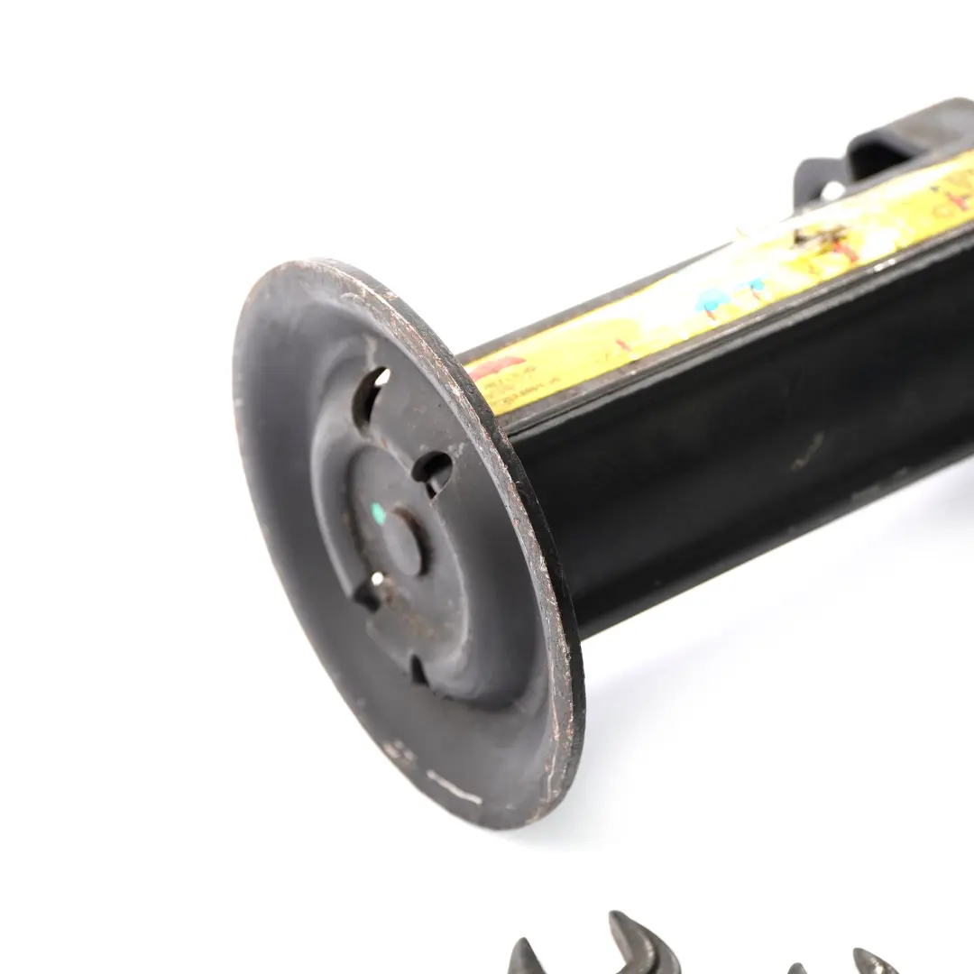 Kit d'outils de service Sacoche Cric Clé à molette pour Mercedes Sprinter VW LT 35 à propos du numéro de pièce 2D0012021 Mercedes Sprinter VW LT 35 Kit d'outils de service Sacoche Cric Clé à molette - SKU 2D0012021 - Numéro de pièce 2D0012021