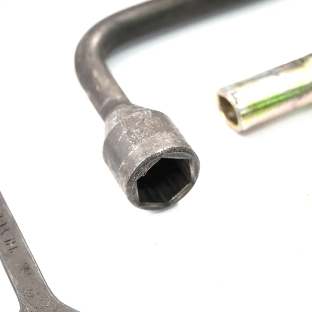 Servicio Bolsa de Herramientas Jack Llaves Llave para Mercedes Sprinter VW LT 35 con número de pieza 2D0012021 Mercedes Sprinter VW LT 35 Servicio Bolsa de Herramientas Jack Llaves Llave - SKU 2D0012021 - Número de pieza 2D0012021