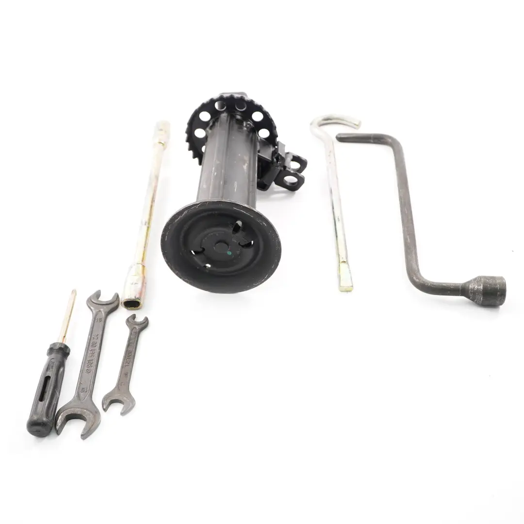 Service Werkzeugsatz Wagenheber Schraubenschlüssel für Mercedes Sprinter VW LT 35 mit Teilenummer 2D0012021 Mercedes Sprinter VW LT 35 Service Werkzeugsatz Wagenheber Schraubenschlüssel - SKU 2D0012021 - Teilenummer 2D0012021