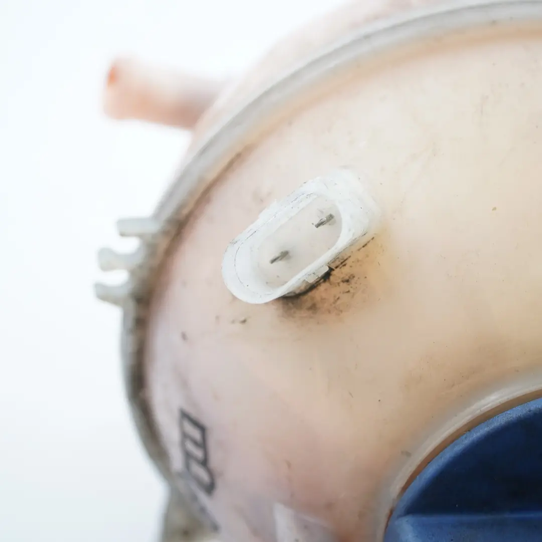 Coolant Expansion Tank Coolant Overflow Reservoir to Volkswagen LT 35 with Part number 2D0121403K Volkswagen LT 35 Coolant Expansion Tank Coolant Overflow Reservoir - SKU 2D0121403K - Part number 2D0121403K