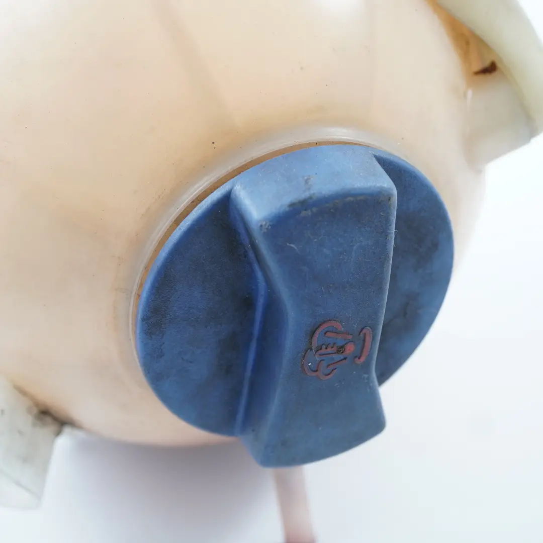 Zbiornik Wyrównawczy Płynu Chłodzącego do Volkswagen LT 35 o numerze 2D0121403K Volkswagen LT 35 Zbiornik Wyrównawczy Płynu Chłodzącego - SKU 2D0121403K - Numer Części 2D0121403K