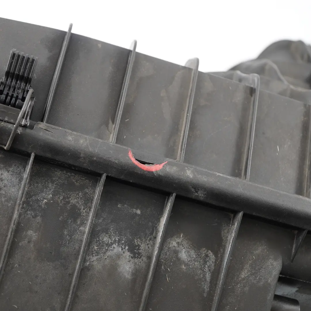 Luftfilterkasten Schalldämpfergehäuse für VW Volkswagen LT 35 Diesel mit Teilenummer 2D0129601G VW Volkswagen LT 35 Diesel Luftfilterkasten Schalldämpfergehäuse - SKU 2D0129601G - Teilenummer 2D0129601G