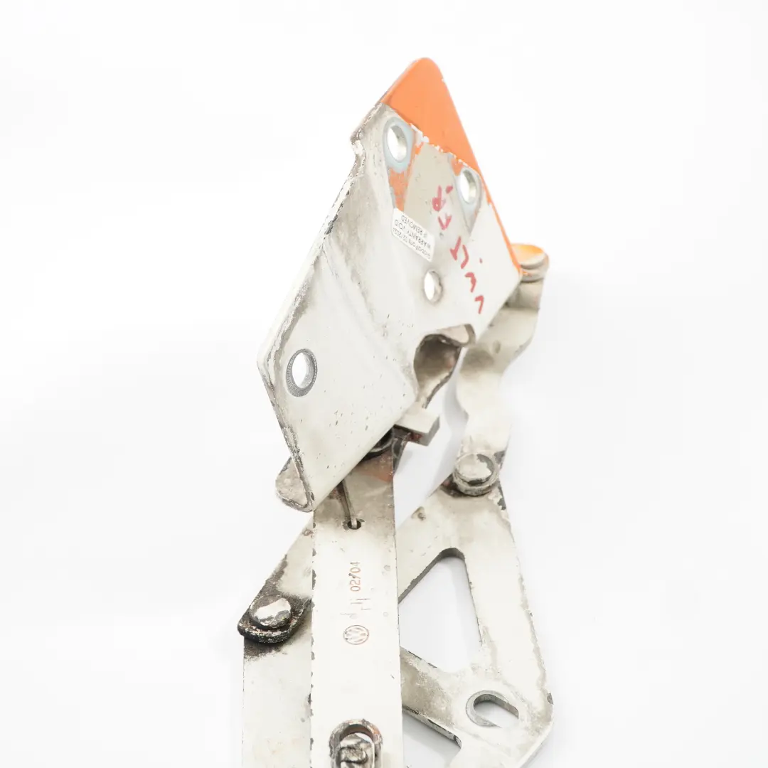Bisagra del capó Capó del motor Bisagra delantera derecha para VW LT 35 con número de pieza 2D0823302B VW LT 35 Bisagra del capó Capó del motor Bisagra delantera derecha - SKU 2D0823302B - Número de pieza 2D0823302B