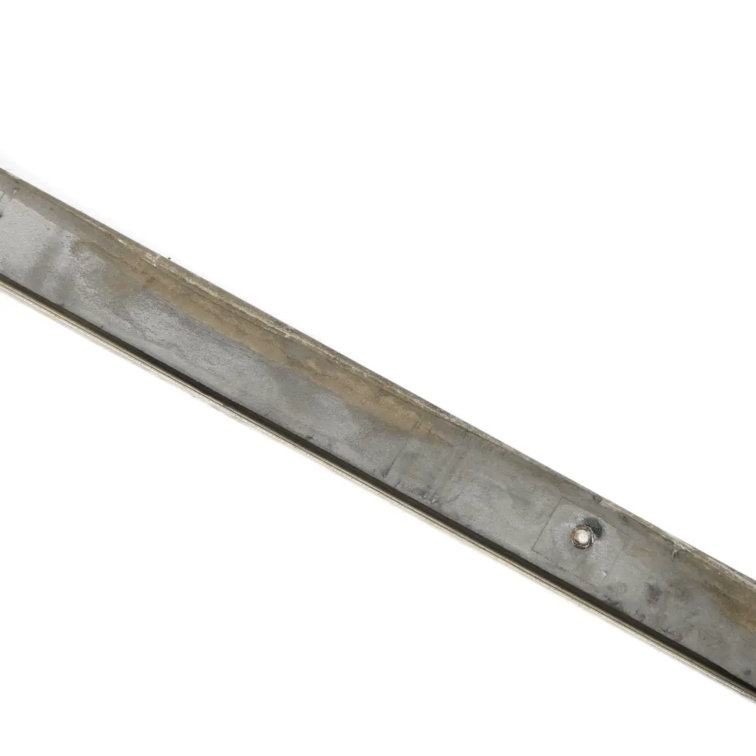 Guía de puerta lateral corredera izquierda central para Volkswagen LT 35 con número de pieza 2D1843871A Volkswagen LT 35 Guía de puerta lateral corredera izquierda central - SKU 2D1843871A - Número de pieza 2D1843871A