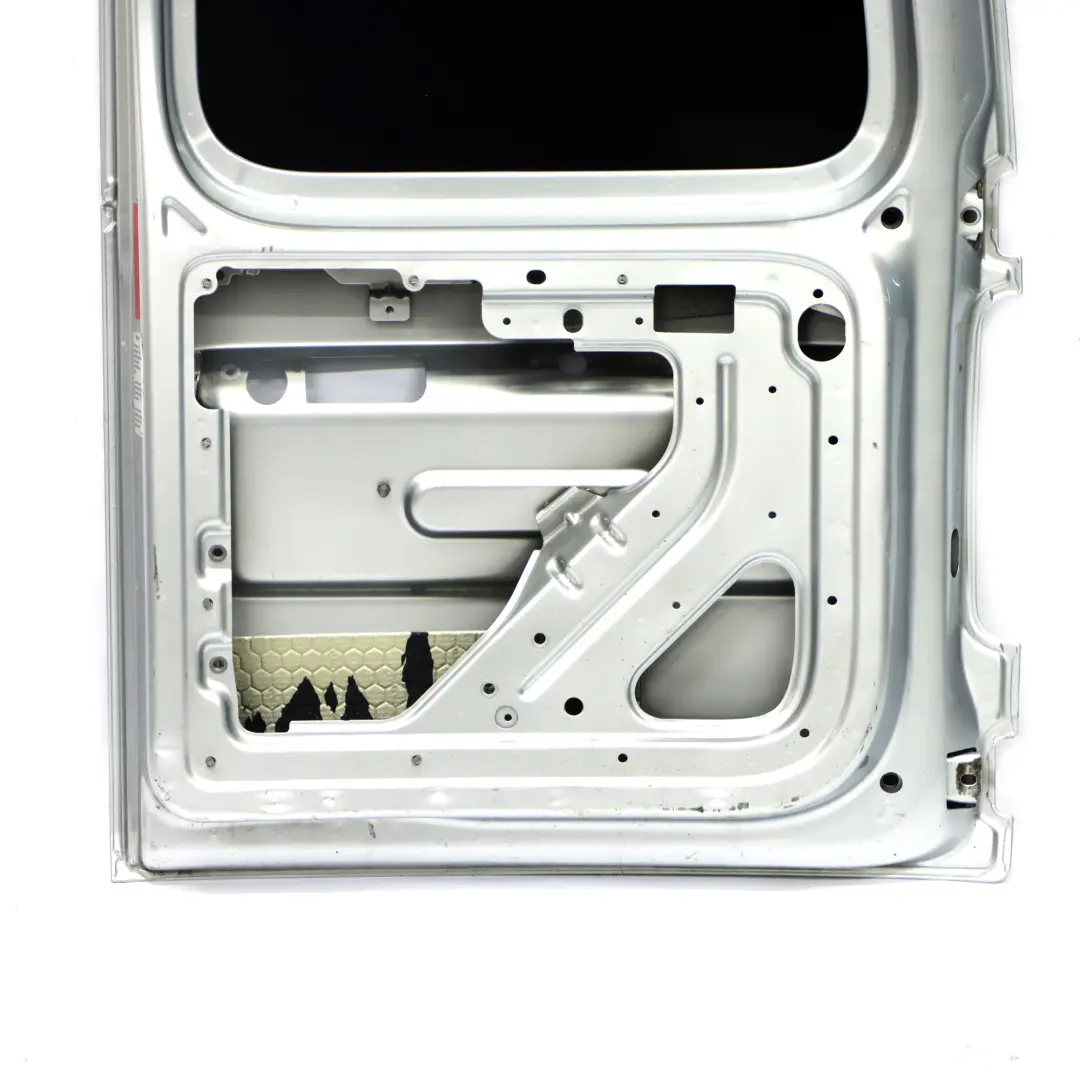 Drzwi Przesuwne Lewe Tylne Reflex Silver Metallic LA7W do Volkswagen VW Caddy o numerze 2K0827091H Volkswagen VW Caddy Drzwi Przesuwne Lewe Tylne Reflex Silver Metallic LA7W - SKU 2K0827091H-RES - Numer Części 2K0827091H