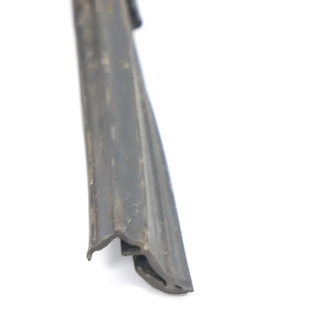 Joint d'étanchéité de vitre avant gauche Joint bande pour Volkswagen VW Caddy à propos du numéro de pièce 2K0837431B Volkswagen VW Caddy Joint d'étanchéité de vitre avant gauche Joint bande - SKU 2K0837431B - Numéro de pièce 2K0837431B