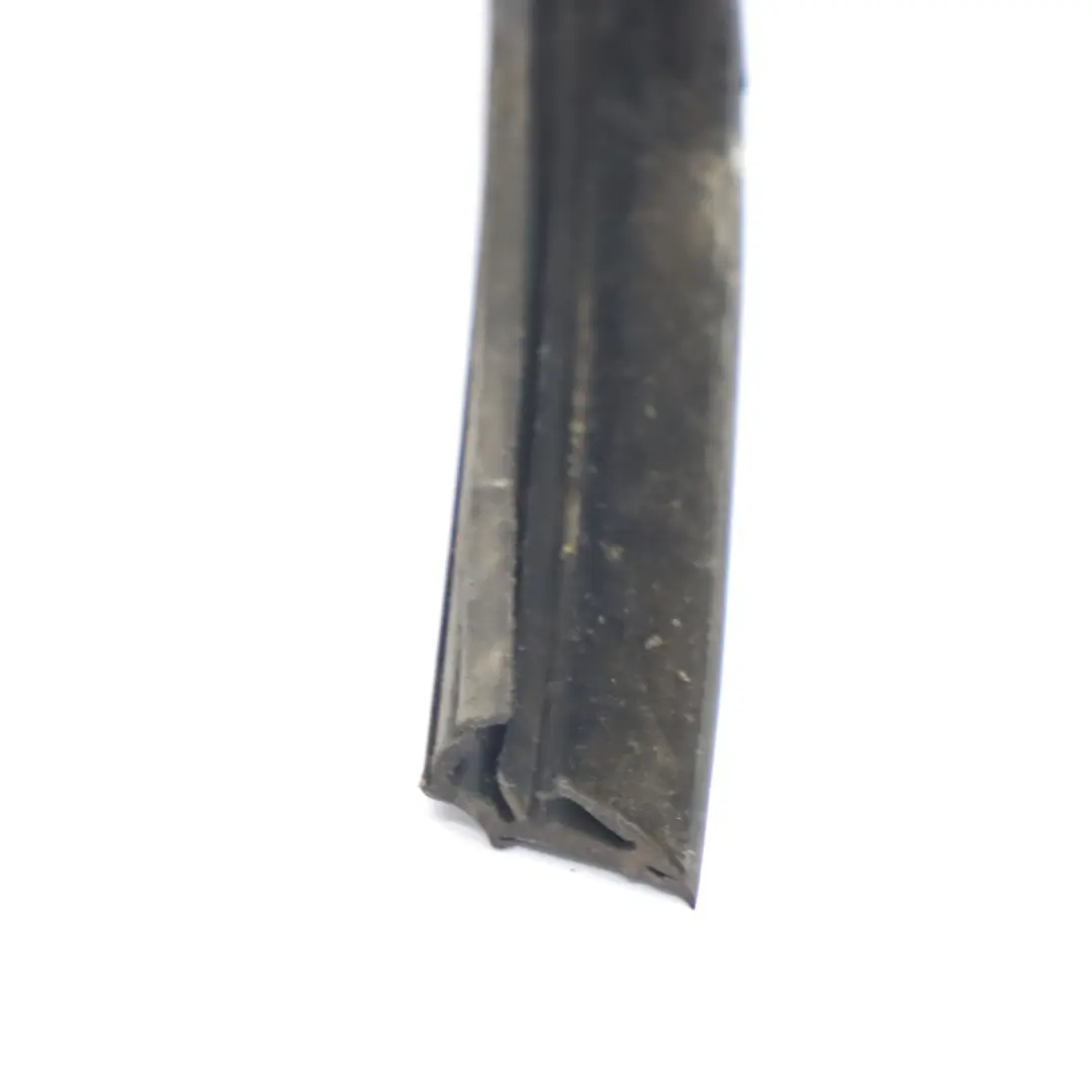 Guarnizione di striscia finestra anteriore destra per Volkswagen VW Caddy con numero di parte 2K0837432B Volkswagen VW Caddy Guarnizione di striscia finestra anteriore destra - SKU 2K0837432B - Numero di parte 2K0837432B