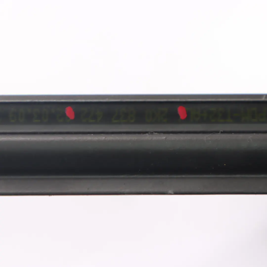 Joint d'étanchéité de la vitre intérieure avant droite pour VW Caddy à propos du numéro de pièce 2K0837472 VW Caddy Joint d'étanchéité de la vitre intérieure avant droite - SKU 2K0837472 - Numéro de pièce 2K0837472