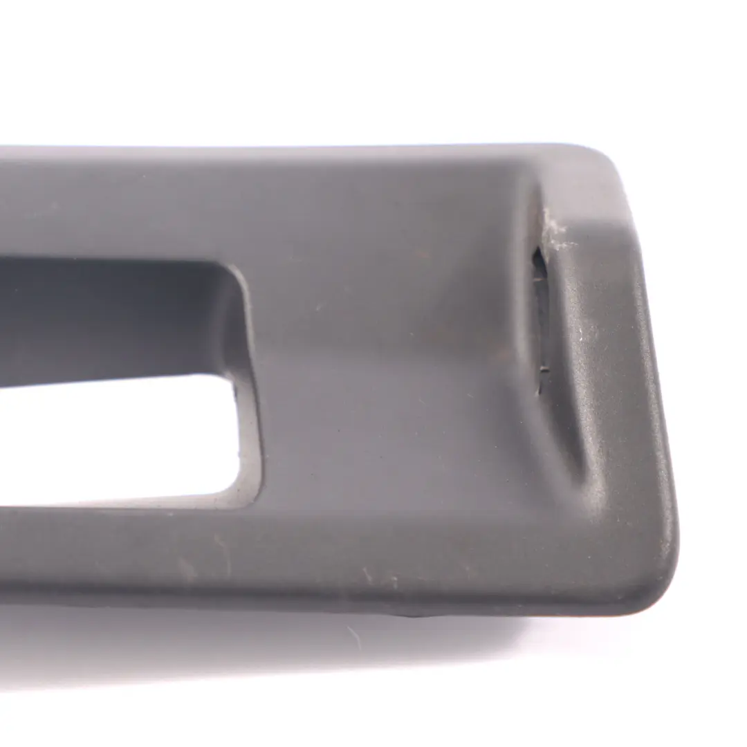 Osłona Klamki Wewnętrznej Drzwi Tylnych Lewa do VW Caddy o numerze 2K0843187C VW Caddy Osłona Klamki Wewnętrznej Drzwi Tylnych Lewa - SKU 2K0843187C - Numer Części 2K0843187C