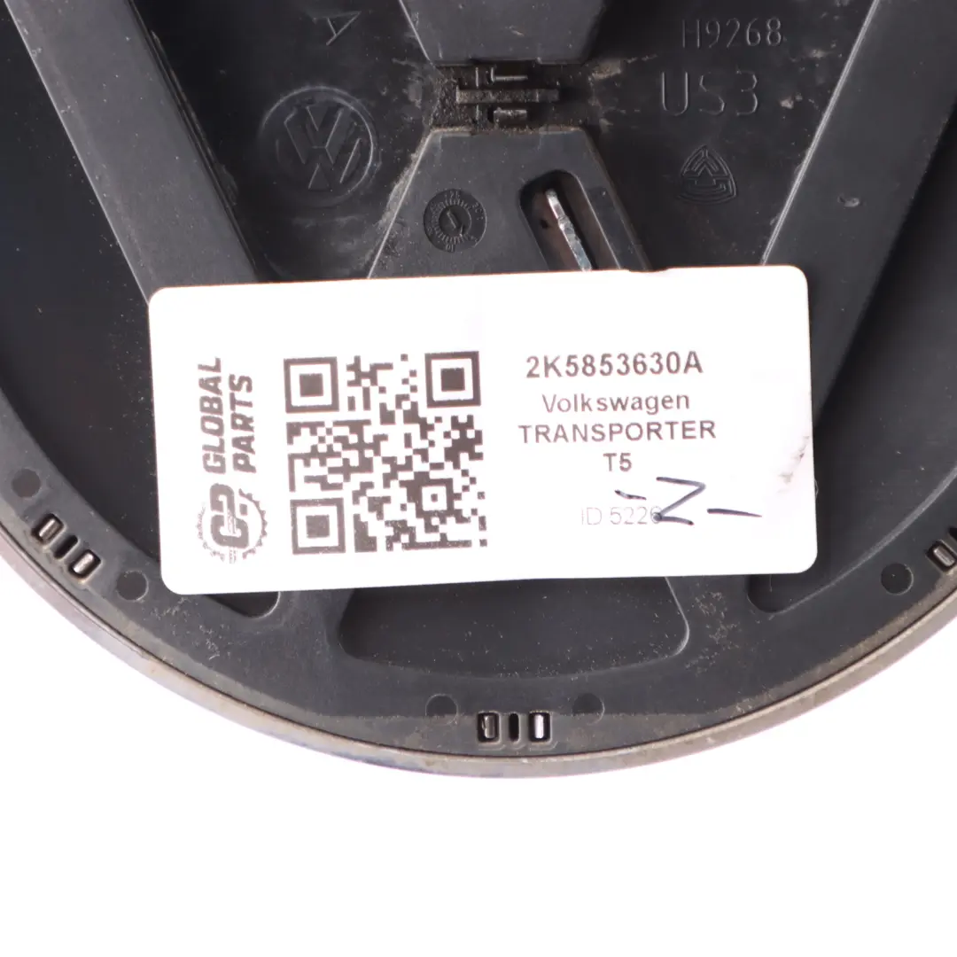 Emblema Maletero Tapa Maletero Insignia Trasera para Volkswagen Transporter T5 Caddy con número de pieza 2K5853630A Volkswagen Transporter T5 Caddy Emblema Maletero Tapa Maletero Insignia Trasera - SKU 2K5853630A - Número de pieza 2K5853630A