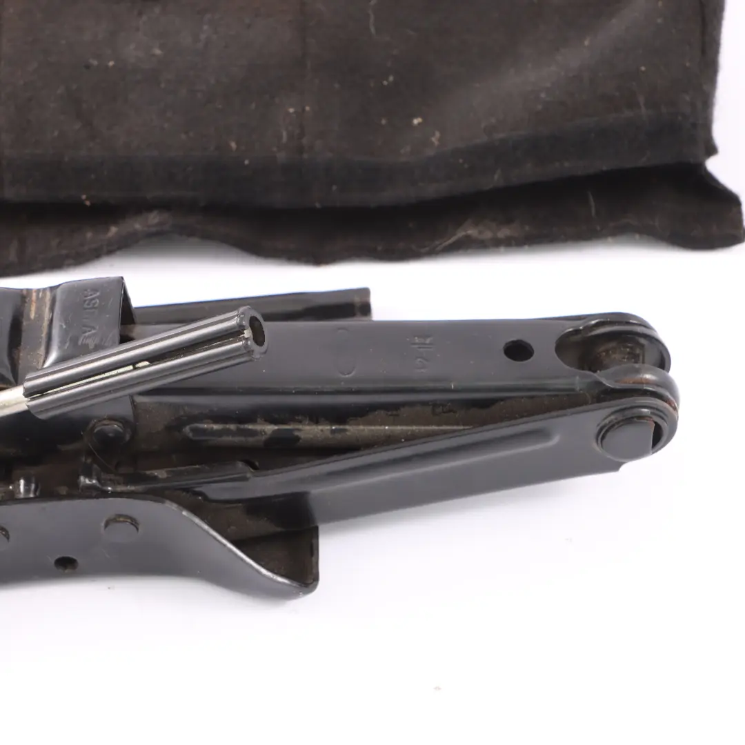 Kit strumenti stoccaggio sollevamento Jack Case 2T1417085AH per Ford Transit Connect con numero di parte 2T14-17085-AH Ford Transit Connect Kit strumenti stoccaggio sollevamento Jack Case 2T1417085AH - SKU 2T14-17085-AH - Numero di parte 2T14-17085-AH