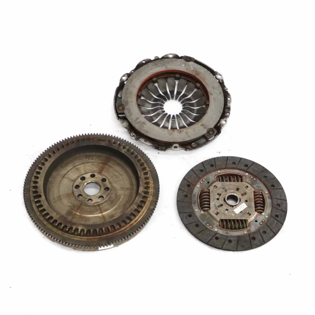 Kit de embrague de doble masa manual para Ford Transit Connect 1.8 TDCi con número de pieza 2T147563AF Ford Transit Connect 1.8 TDCi Kit de embrague de doble masa manual - SKU 2T147563AF - Número de pieza 2T147563AF