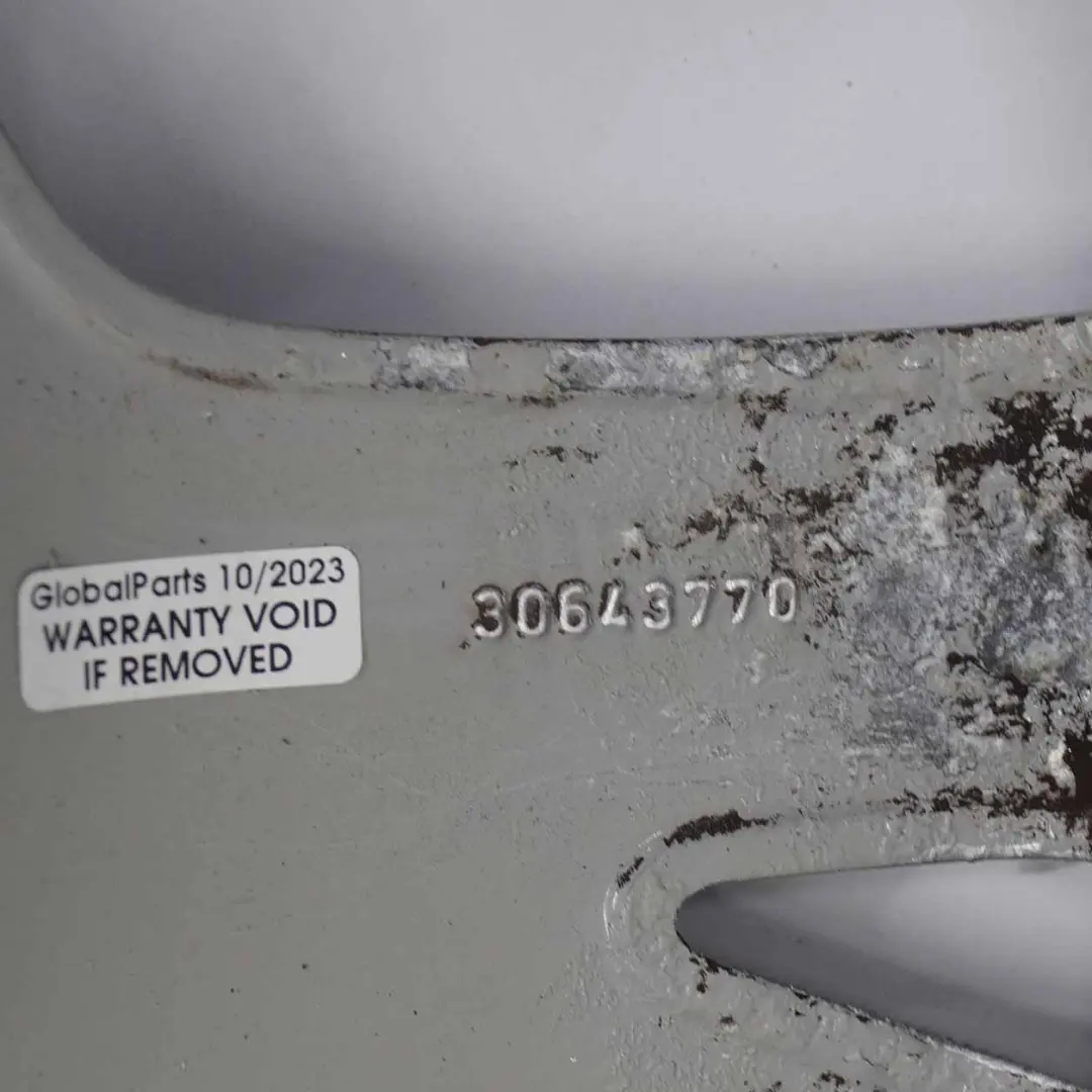 Silber Leichtmetallfelge 17" ET:49 7,5J 7-Doppelspeiche 9173557 für Volvo V70 mit Teilenummer 30643770 Volvo V70 Silber Leichtmetallfelge 17" ET:49 7,5J 7-Doppelspeiche 9173557 - SKU 30643770-1 - Teilenummer 30643770