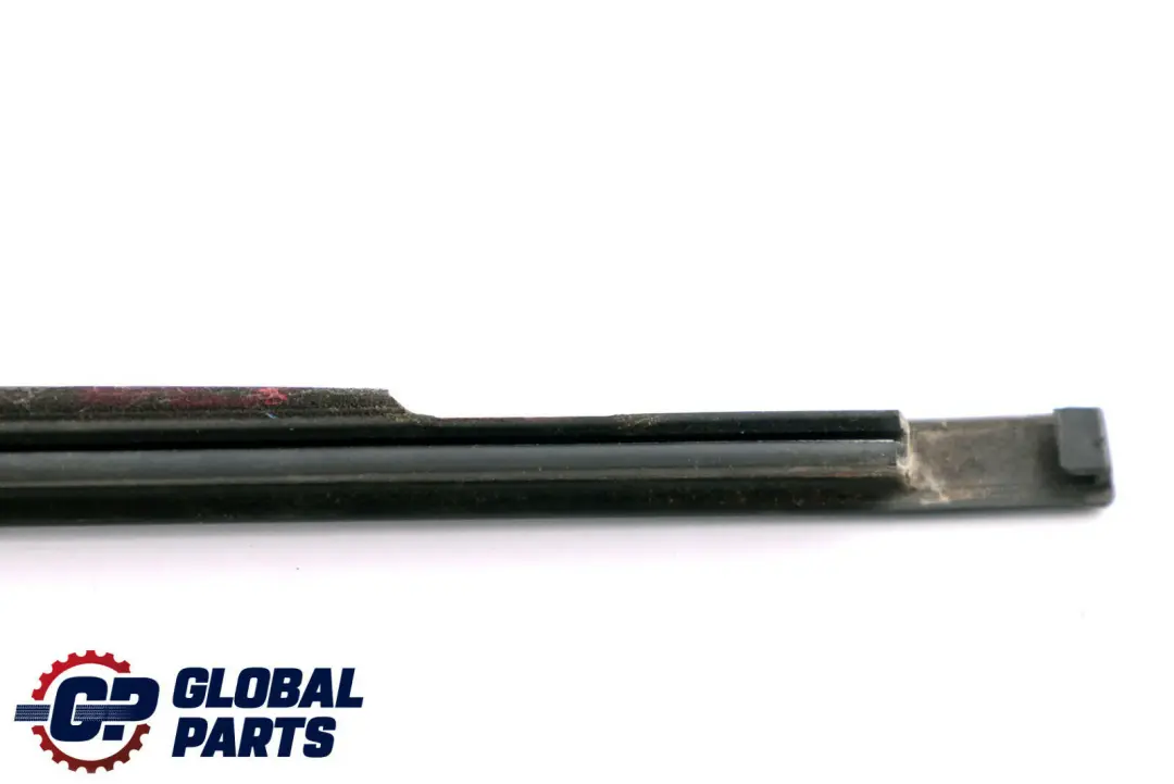 Canal Cubierta Puerta Exterior Delantera Derecha para BMW E83 con número de pieza 3330178 BMW E83 Canal Cubierta Puerta Exterior Delantera Derecha - SKU 3330178 - Número de pieza 3330178