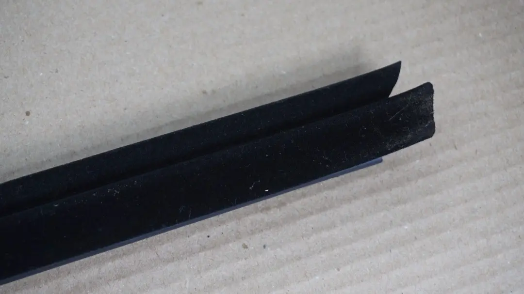 Right Door O/S Inner Weatherstrip Sealing to BMW X3 Series E83 Rear with Part number 51353330186 BMW X3 Series E83 Rear Right Door O/S Inner Weatherstrip Sealing - SKU 3330186 - Part number 51353330186