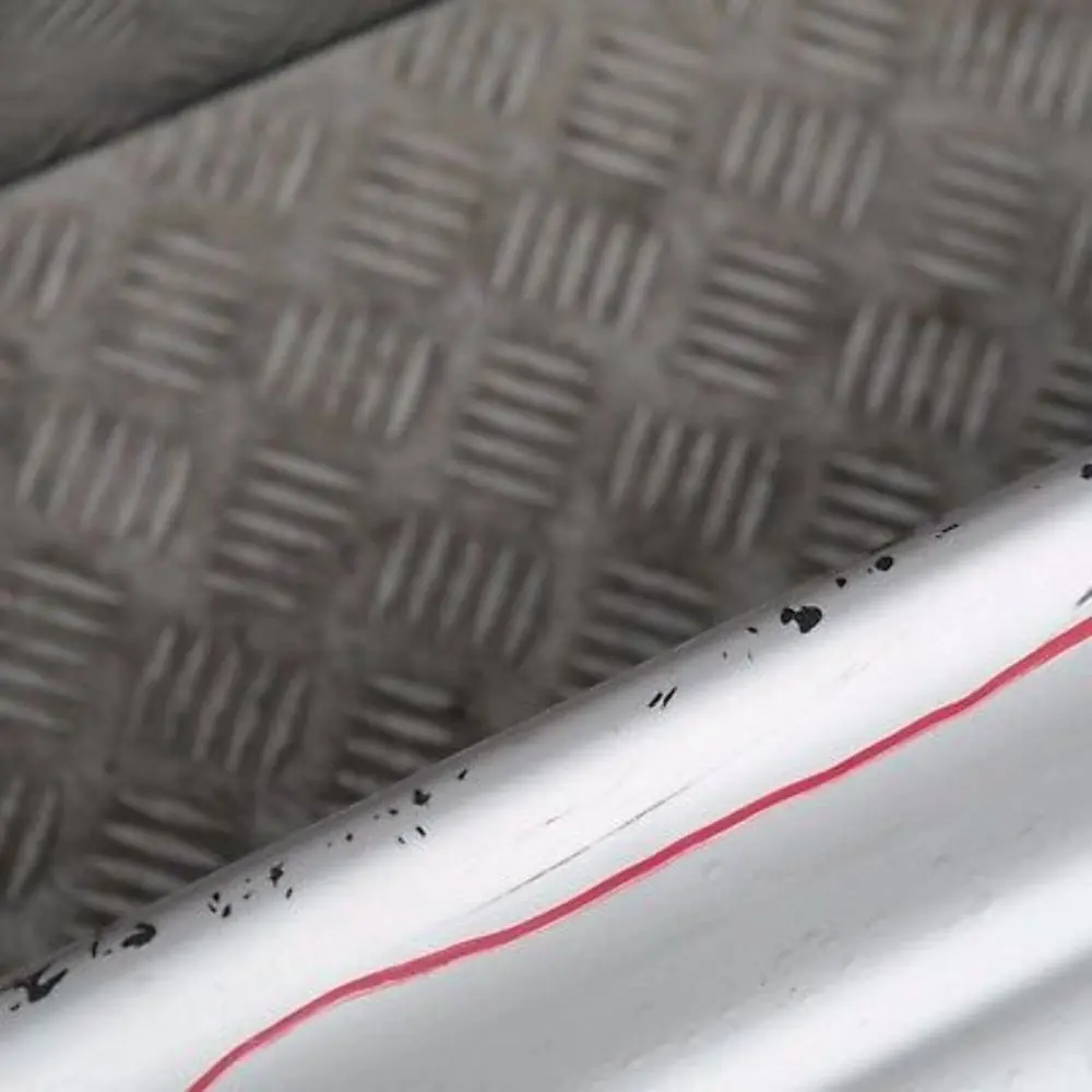 Door Sill Cover Faldon Derecho Titansilber Titan Silver - 354 para BMW X3 E83 con número de pieza 51713330866 BMW X3 E83 Door Sill Cover Faldon Derecho Titansilber Titan Silver - 354 - SKU 3330866-1 - Número de pieza 51713330866