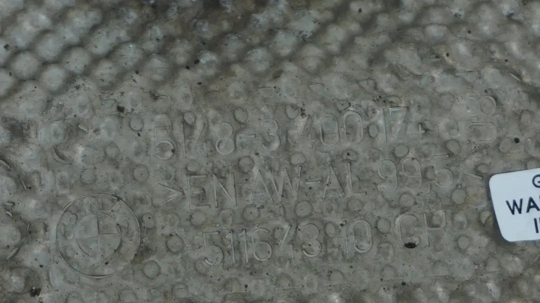 Piastra Termoresistente Anteriore Destra per BMW X3 E83 con numero di parte 3400174 BMW X3 E83 Piastra Termoresistente Anteriore Destra - SKU 3400174 - Numero di parte 3400174