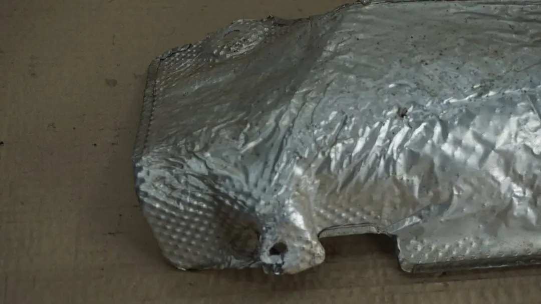 Izolacja osłona termiczna silnika prawa BMW e83 do o numerze 3400174 Izolacja osłona termiczna silnika prawa BMW e83 - SKU 3400174 - Numer Części 3400174