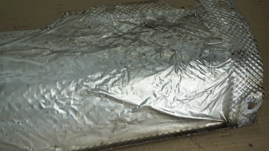 Piastra Termoresistente Anteriore Destra per BMW X3 E83 con numero di parte 3400174 BMW X3 E83 Piastra Termoresistente Anteriore Destra - SKU 3400174 - Numero di parte 3400174