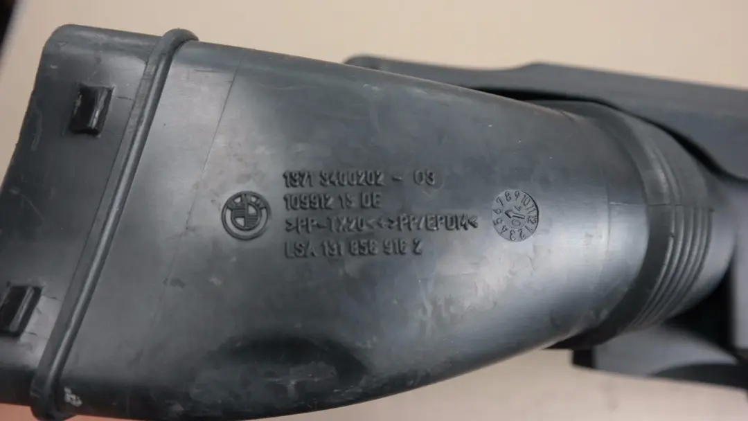 Wlot kanał powietrza M54 8596256 do BMW E83 X3 o numerze 13713400202 BMW E83 X3 Wlot kanał powietrza M54 8596256 - SKU 3400202 - Numer Części 13713400202