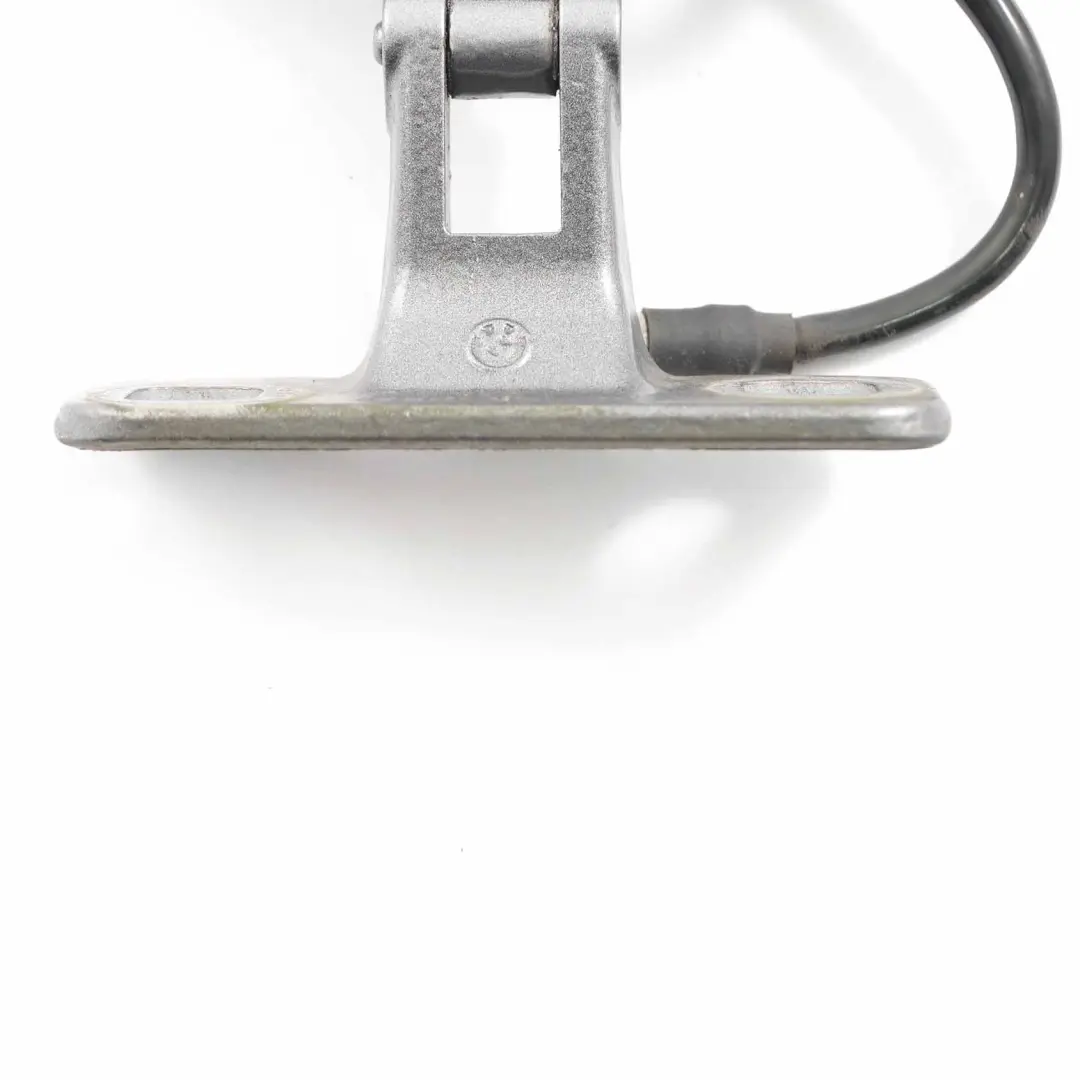 Maletero Tapa Portón Trasero Bisagra Derecha Spacegrau Gris - A52 para BMW X3 E83 con número de pieza 3422368 BMW X3 E83 Maletero Tapa Portón Trasero Bisagra Derecha Spacegrau Gris - A52 - SKU 3400378-SCG - Número de pieza 3422368