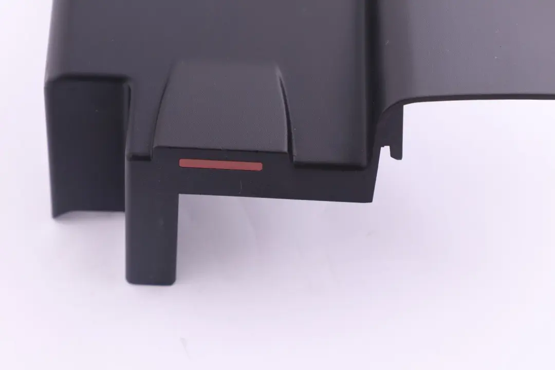 Revetement Gurtautomat Droite Noir Anthracite pour BMW X3 E83 à propos du numéro de pièce 3400512 BMW X3 E83 Revetement Gurtautomat Droite Noir Anthracite - SKU 3400512 - Numéro de pièce 3400512