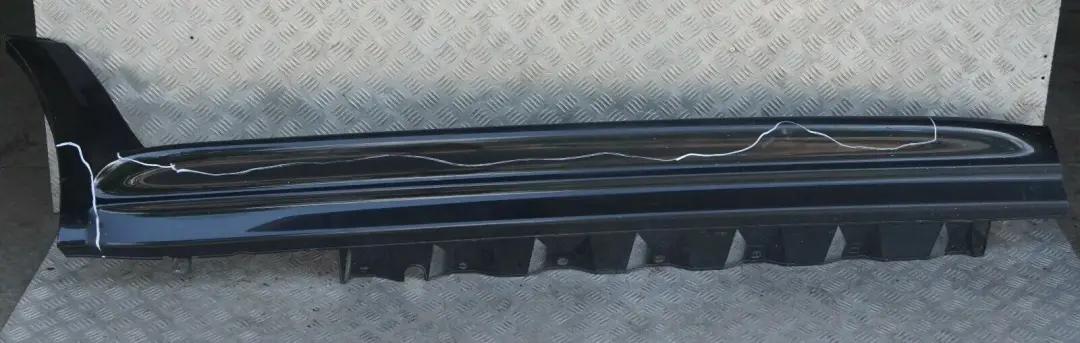 Verkleidung Trittbrett vorne rechts Black Sapphire Schwarz - 475 für BMW X3 er E83 mit Teilenummer 3401810 BMW X3 er E83 Verkleidung Trittbrett vorne rechts Black Sapphire Schwarz - 475 - SKU 3401810-BS - Teilenummer 3401810