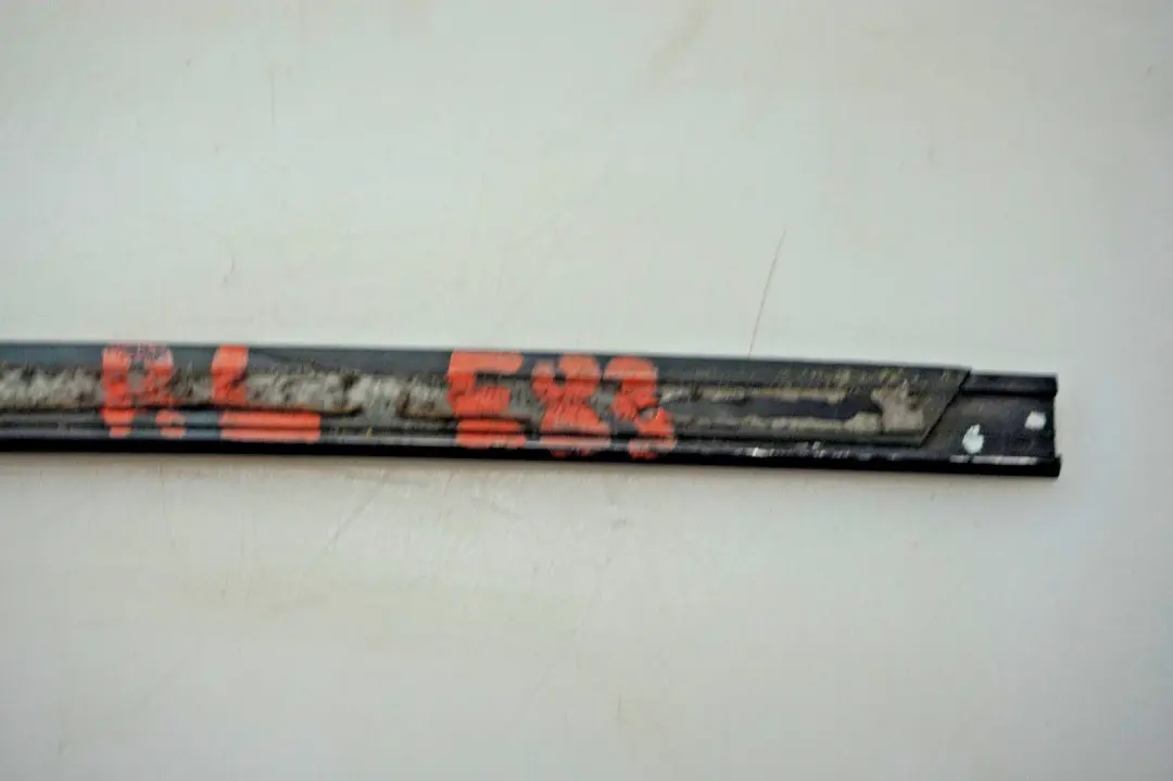 BMW X5 Series E53 Finisher Side Window Rear Left N/S schwarz - SKU 8402587 - Part number 3402325