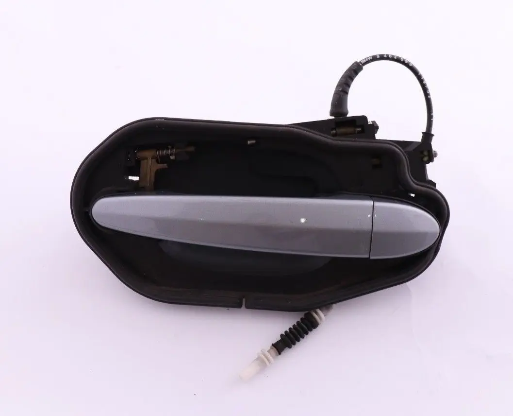 Klamka Drzwi Lewy Tył Silbergrau do BMW X3 E83 o numerze 3402593 BMW X3 E83 Klamka Drzwi Lewy Tył Silbergrau - SKU 3402593-SBG - Numer Części 3402593