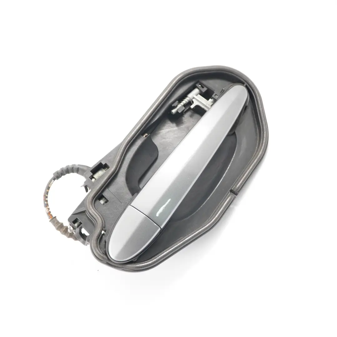 Maniglia BMW X3 E83 completa posteriore destra Spacegrau Grigio Spazio - A52 per con numero di parte 3402593 Maniglia BMW X3 E83 completa posteriore destra Spacegrau Grigio Spazio - A52 - SKU 3402593-SCG1 - Numero di parte 3402593