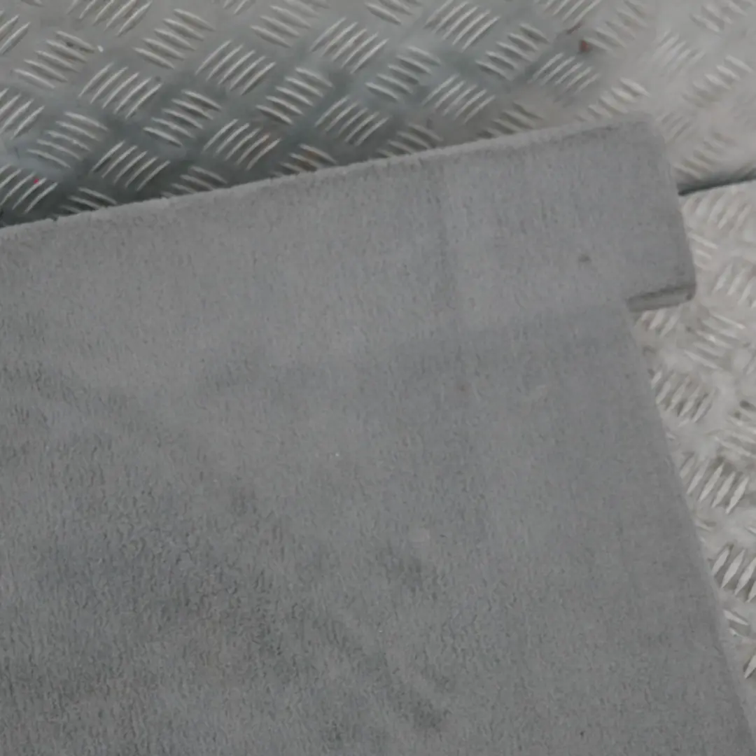 SECCIÓN DELANTERA MALETERO SUELO MOQUETA FORRO MALETERO GRIS GRAU para BMW X3 E83 con número de pieza 51473402818 BMW X3 E83 SECCIÓN DELANTERA MALETERO SUELO MOQUETA FORRO MALETERO GRIS GRAU - SKU 3402818-1 - Número de pieza 51473402818