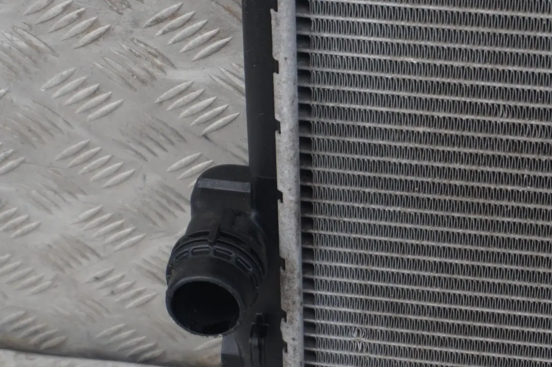 Radiateur Moteur Refroidissement Eau 1711 pour BMW X3 E83 à propos du numéro de pièce 3403551 BMW X3 E83 Radiateur Moteur Refroidissement Eau 1711 - SKU 3403551 - Numéro de pièce 3403551