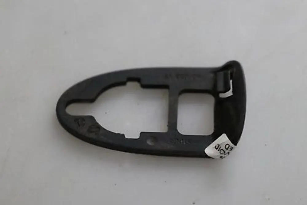 BMW X3 E83 Front Door Handle Base Lock Cylinder Right O/S - SKU 3403758 - Part number 3403758