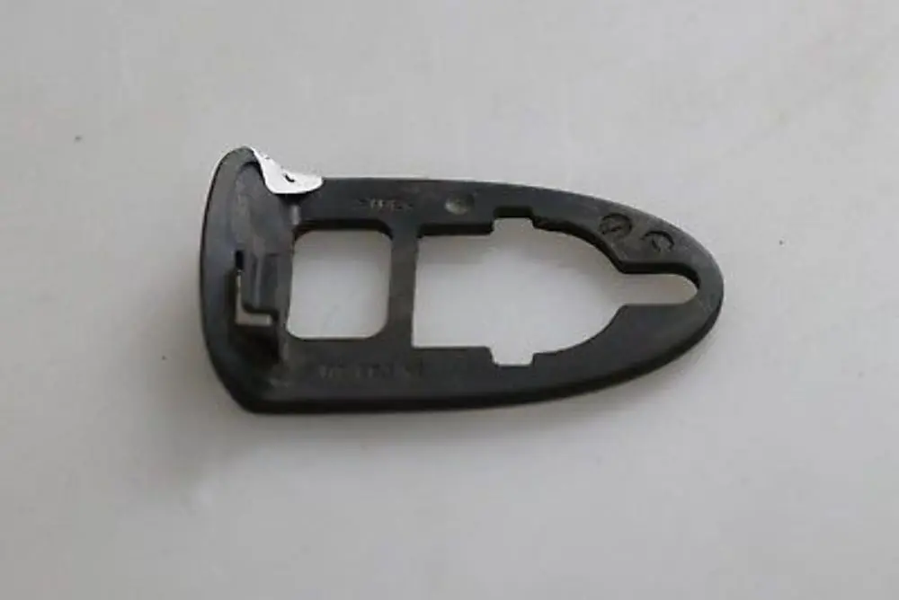 BMW X3 E83 Front Door Handle Base Lock Cylinder Right O/S - SKU 3403758 - Part number 3403758